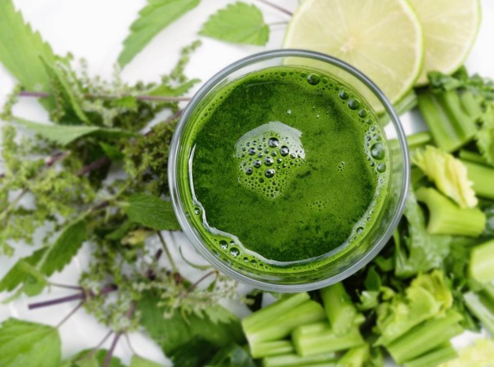Овощной смузи со шпинатом и огурцом